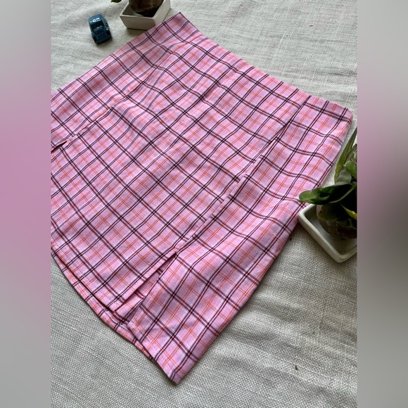 NWOT Pink Plaid Skirt, High-Rise mini skirt with front slits - Picture 3 of 4